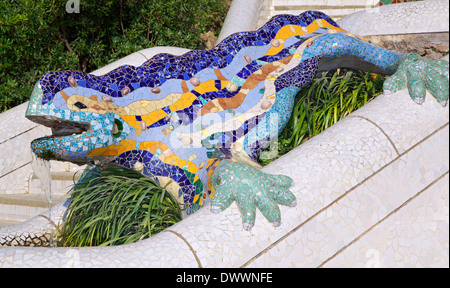 Gaudy's Antoni salamandre, le symbole du Parc Guell à Barcelone Banque D'Images