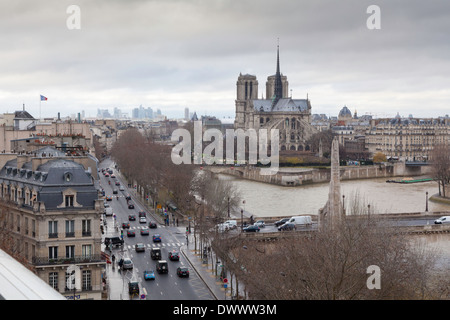 Notre Dame et la Seine vue depuis la terrasse de l'Institut du Monde Arabe, Paris, France Banque D'Images