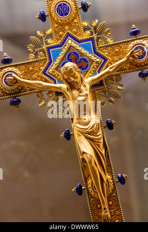 Or un crucifix dans la Cathédrale de Burgos dans la ville de Burgos dans le Castilla-y-Leon région du nord de l'Espagne. Banque D'Images