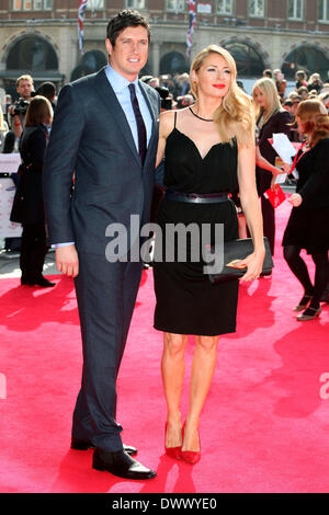 Tess Daly et Vernon Kaye arrive pour le Prince's Trust Awards 2014 à l'Odeon Leicester Square, Londres. 12/03/2014 Banque D'Images