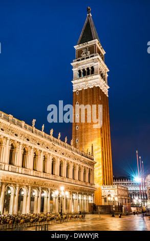 Venise, Italie. Le Campanile sur la Piazza San Marco, monument en Italie en date de l'époque médiévale, construit en 1514. Banque D'Images