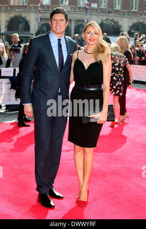 Tess Daly et Vernon Kaye arrive pour le Prince's Trust Awards 2014 à l'Odeon Leicester Square, Londres. 12/03/2014 Banque D'Images