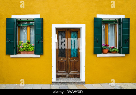 Libre aux maisons colorées de Burano, île et monument de Vénétie, Venise, en Italie Banque D'Images