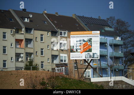 De nouvelles maisons sont construites à côté de l'Phoenis-See à Dortmund, en Allemagne, 11.03.2014 sur le domaine d'une ancienne aciérie. Foto : Bernd Thissen/dpa Banque D'Images