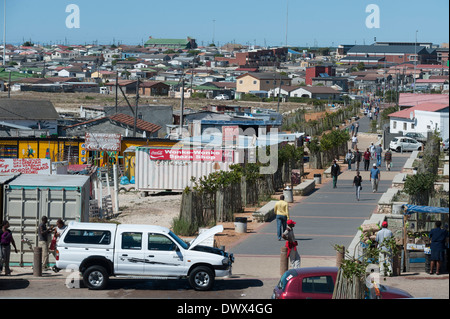 Vue panoramique sur une rue et maisons à Khayelitsha, Cape Town, Western Cape, Afrique du Sud Banque D'Images