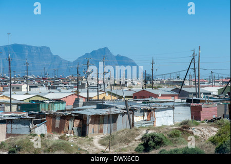 Vue panoramique sur les huttes en fer ondulé à Khayelitsha, Cape Town, Western Cape, Afrique du Sud Banque D'Images