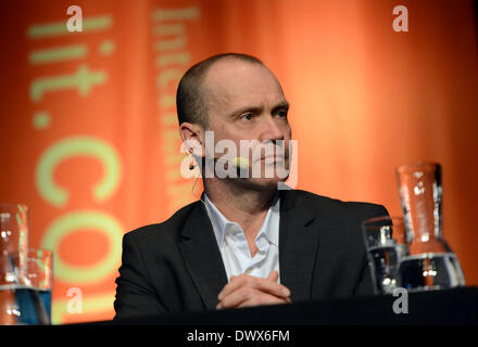 Cologne, Allemagne. 14Th Mar, 2014. Auteur britannique Simon Beckett lors d'une lecture au festival de littérature allumé.Cologne à Cologne, Allemagne, 14 mars 2014. Photo : Marius Becker/dpa/Alamy Live News Banque D'Images