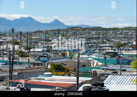Vue panoramique sur les huttes en fer ondulé à Khayelitsha, Cape Town, Western Cape, Afrique du Sud Banque D'Images