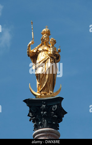 Germany, Bavaria, Munich, Marienplatz, Vierge Marie Statue Banque D'Images