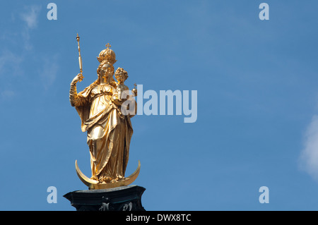 Germany, Bavaria, Munich, Marienplatz, Vierge Marie Statue Banque D'Images