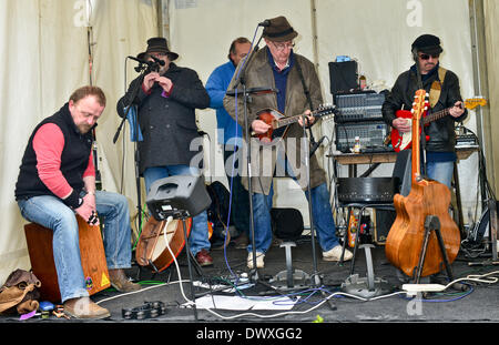 Cheltenham, Gloucestershire, UK . 13Th Mar, 2014. Atmosphereshots au Festival de Cheltenham Gold Cup 2014, jour 3, St Patricks Date Réunion Jeudi 13/03/2014 ; Credit : Jules annan/Alamy Live News Banque D'Images