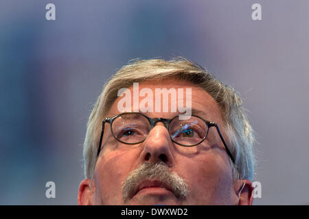 Leipzig, Allemagne. 14Th Mar, 2014. Écrivain et homme politique allemand Thilo Sarrazin parle de son nouveau livre "Der neue Tugendterror' ('La nouvelle croisade morale') à la Foire du livre de Leipzig à Leipzig, Allemagne, 14 mars 2014. Photo : ARNO BURGI/dpa/Alamy Live News Banque D'Images