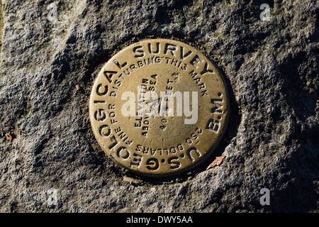 US Geological Survey Marker. Hawaii Volcanoes National Park, Big Island, Hawaii, USA. Banque D'Images