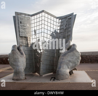 Sculpture marquant le point de départ et le point de la south west long distance sentier du littoral, Minehead, Somerset, Angleterre Banque D'Images