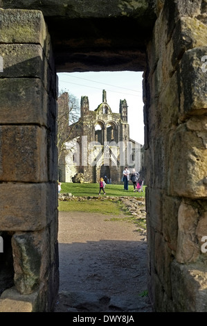 Kirkstall Abbey, Leeds, Royaume-Uni. Une Abbaye cistercienne du xiie siècle. Banque D'Images