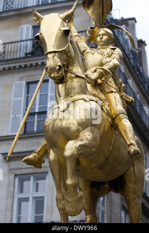 Statue de Jeanne d'Arc, place des Pyramides à Paris France Banque D'Images