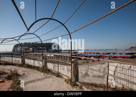 Naples (Italie) - Bagnoli, vue sur la petite île de Nisida plage de Lido Pola Banque D'Images