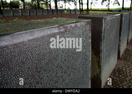 Mark Lange, Belgique, fosse commune pour les morts au cimetière militaire allemand Lange Mark Banque D'Images