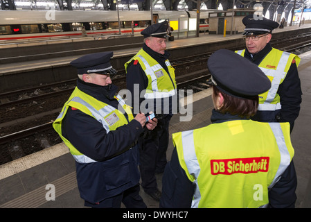 Berlin, Allemagne, la présentation du nouveau signal jaune à l'ouest de la sécurité DB GmbH Banque D'Images