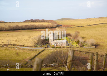 L'église paroissiale de St Brendan seul se tenant dans Exmoor national park hills, Brendon, Devon, Angleterre Banque D'Images