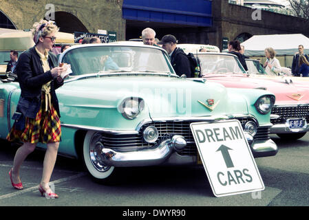 Londres, Royaume-Uni. Mar 15, 2014. Classic Car Boot Sale, South Bank London UK. Vêtements vintage,voitures,motorycles et des scooters. 15/3/2014 : Crédit Cabanel/Alamy Live News Banque D'Images