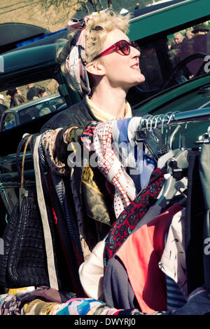 Londres, Royaume-Uni. Mar 15, 2014. Classic Car Boot Sale, South Bank London UK. Vêtements vintage,voitures,motorycles et des scooters. 15/3/2014 : Crédit Cabanel/Alamy Live News Banque D'Images