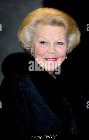 La Haye, aux Pays-Bas. 14Th Mar, 2014. La princesse Beatrix des Pays-Bas assiste à la performance 'Royal Talent pour la Princesse Beatrix' présenté par le Conservatoire Royal (Koninklijk Conservatorium) à La Haye, Pays-Bas, 14 mars 2014. La performance honore la princess' un intérêt particulier pour l'art, de musique et de danse pendant son règne en tant que Reine. Photo : Patrick van Katwijk/Pays-Bas et France/dpa/Alamy Live News Banque D'Images