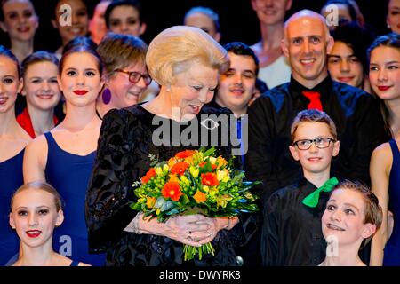 La Haye, aux Pays-Bas. 14Th Mar, 2014. La princesse Beatrix des Pays-Bas assiste à la performance 'Royal Talent pour la Princesse Beatrix' présenté par le Conservatoire Royal (Koninklijk Conservatorium) à La Haye, Pays-Bas, 14 mars 2014. La performance honore la princess' un intérêt particulier pour l'art, de musique et de danse pendant son règne en tant que Reine. Photo : Patrick van Katwijk/Pays-Bas ET LA FRANCE AU SERVICE DE FIL/dpa/Alamy Live News Banque D'Images