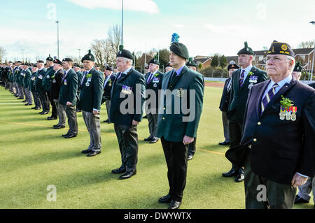 Lisburn, Irlande du Nord. 15 mars 2014 - vieux camarades du 2e Bataillon, Royal Irish Regiment en parade à la Shamrock Présentation et Service Comment vibre en caserne. Thiepval Crédit : Stephen Barnes/Alamy Live News Banque D'Images