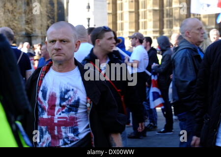 Londres, Royaume-Uni. Mar 15, 2014. InLondonEnglish marcheurs force volontaire mars dans le centre de Londres. Megawhat Crédit : Rachel/Alamy Live News Banque D'Images