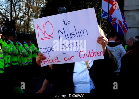 Londres, Royaume-Uni. Mar 15, 2014. Anglais Force volontaire mars dans le centre de Londres. Megawhat Crédit : Rachel/Alamy Live News Banque D'Images