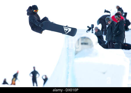 Oslo, Norvège. 15 mars, 2014. Le défi de l'Arctique 2014 Iouri Podladtchikov de Suisse en action pendant le Défi dans l'Arctique super pipe finale au parc d'hiver d'Oslo à Oslo, Norvège. Banque D'Images