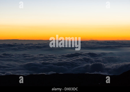 Vue du sommet du Mauna Kea juste après le coucher du soleil. Grande Île d'Hawaï. Banque D'Images