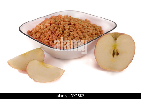 Petit-déjeuner céréales chocolat sur un bol avec un Apple Banque D'Images