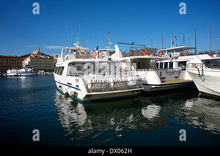 Yachts amarrés dans le port de Marseille, France Banque D'Images