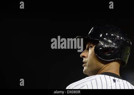 La ville de Panama, Panama. Mar 15, 2014. Derek Jeter des Yankees de New York réagit lors du match contre les Marlins de Miami à Rod Carew Stadium, à Panama City, capitale du Panama, le 15 mars 2014. Les Yankees de New York et les Marlins de Miami jouer des matchs ici en hommage à l'ancien joueur du Panama Mariano Rivera. Credit : Mauricio Valenzuela/Xinhua/Alamy Live News Banque D'Images