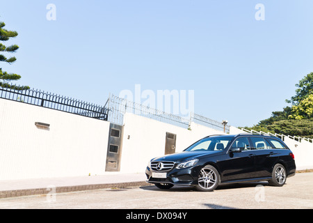 Mercedes-Benz Classe E Modèle d'avant 2013 avec nouveau look lifting. Banque D'Images