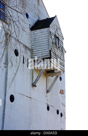 Un lucum de bois sur le moulin à eau à Bintree, Norfolk, Angleterre, Royaume-Uni. Banque D'Images