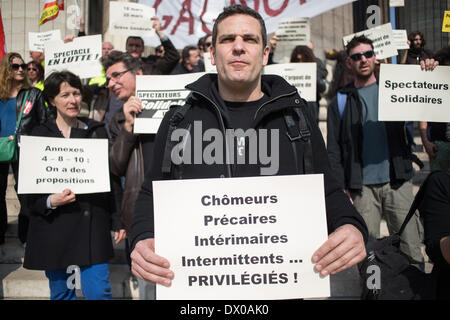 Paris, France. 13Th Mar, 2014. Rassemblement des travailleurs contre les réformes de l'industrie du divertissement du MEDEF sur l'état de l'animation, à Paris, le 13 mars 2014. Environ 100 personnes se sont réunies aujourd'hui au lieu de la place de la madeleine. Ils occupent actuellement les locaux de la Cour des comptes. (Photo de Michael Bunel/NurPhoto) © Michael Bunel/NurPhoto ZUMAPRESS.com/Alamy/Live News Banque D'Images