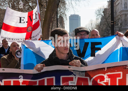 Londres, Royaume-Uni. Le 15 mars 2014. L'anglais Volunter active et d'autres groupes dissidents anti-islamiste mars contre l'extrémisme islamique, à la place du Parlement. Banque D'Images