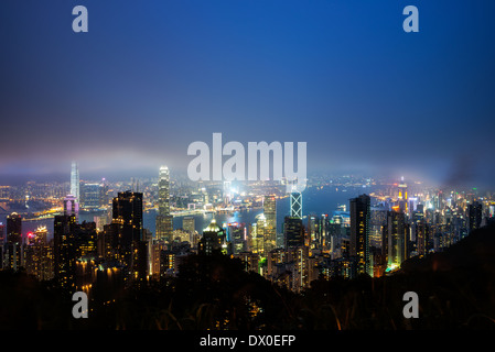 L'île de Hong Kong depuis Victoria's Peak dans la nuit Banque D'Images
