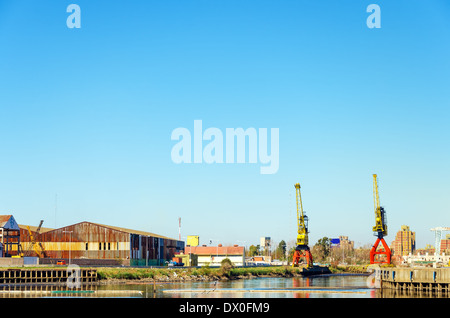 Vieux et ne sont plus en cours d'utilisation port dans le quartier de La Boca de Buenos Aires, Argentine Banque D'Images