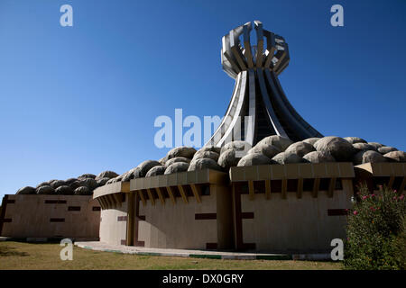 Halabja, Souleimaniyeh, l'IRAQ -- Le cimetière symbolique érigée pour les victimes de massacre d'Halabja le 21 octobre, 2011. Halabja, une ville kurde dans le Nord de l'Irak a été bombardé avec des agents chimiques par le régime de Saddam dans les efforts visant à décimer la population kurde dans le Nord le 16 mars 1988. Photo par Bikem Ekberzade Banque D'Images