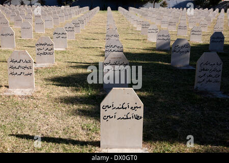 Halabja, Souleimaniyeh, l'IRAQ -- Le cimetière symbolique érigée pour les victimes de massacre d'Halabja le 21 octobre, 2011. Halabja, une ville kurde dans le Nord de l'Irak a été bombardé avec des agents chimiques par le régime de Saddam dans les efforts visant à décimer la population kurde dans le Nord le 16 mars 1988. Photo par Bikem Ekberzade Banque D'Images