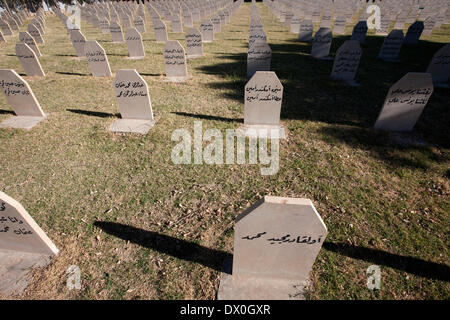 Halabja, Souleimaniyeh, l'IRAQ -- Le cimetière symbolique érigée pour les victimes de massacre d'Halabja le 21 octobre, 2011. Halabja, une ville kurde dans le Nord de l'Irak a été bombardé avec des agents chimiques par le régime de Saddam dans les efforts visant à décimer la population kurde dans le Nord le 16 mars 1988. Photo par Bikem Ekberzade Banque D'Images