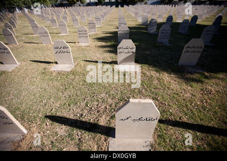 Halabja, Souleimaniyeh, l'IRAQ -- Le cimetière symbolique érigée pour les victimes de massacre d'Halabja le 21 octobre, 2011. Halabja, une ville kurde dans le Nord de l'Irak a été bombardé avec des agents chimiques par le régime de Saddam dans les efforts visant à décimer la population kurde dans le Nord le 16 mars 1988. Photo par Bikem Ekberzade Banque D'Images