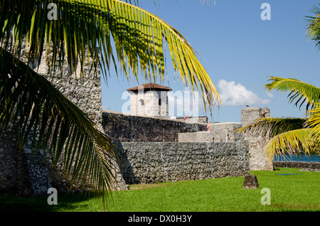 Guatemala, Parc National de Rio Dulce. Castillo de San Felipe. 17e siècle colonial espagnol. Banque D'Images