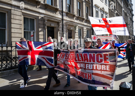 Les Forces volontaires anglais Anti-Islamist (EVF) de protestation à Londres Banque D'Images