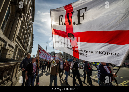 Les Forces volontaires anglais Anti-Islamist (EVF) de protestation à Londres Banque D'Images