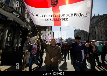 Les Forces volontaires anglais Anti-Islamist (EVF) de protestation à Londres Banque D'Images